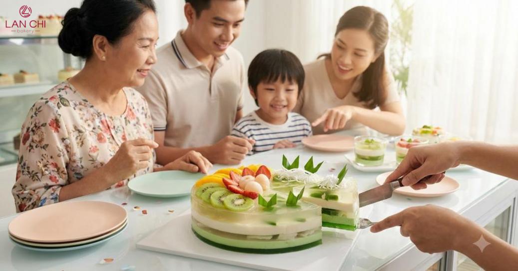 Bánh kem đông sương mang đến cảm giác mát nhẹ, dễ ăn và linh hoạt trong hương vị, kiểu dáng, cách trang trí