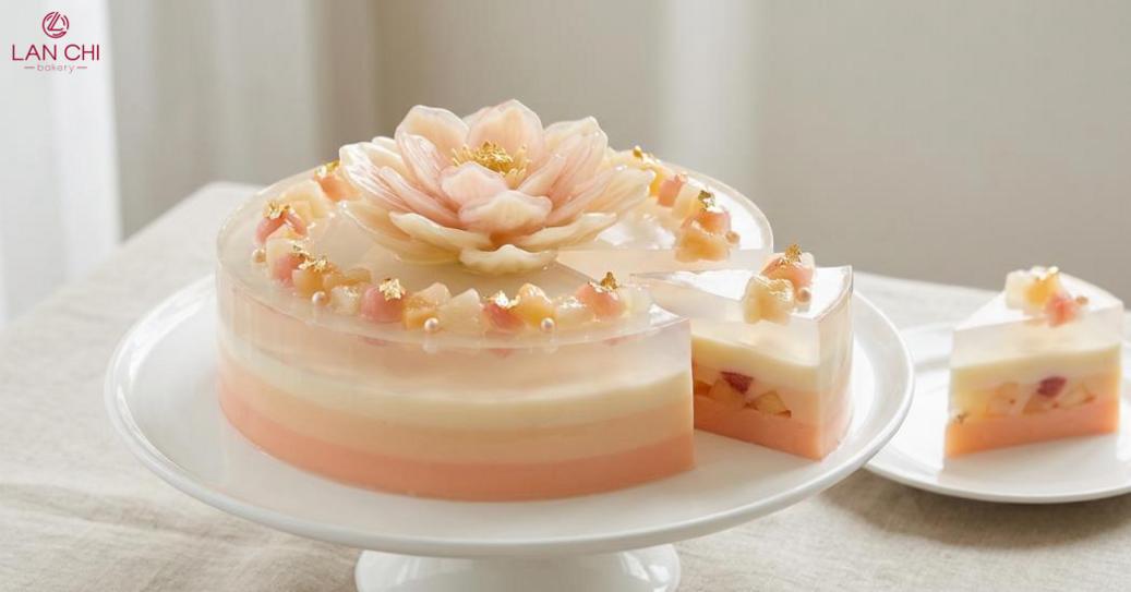Để bánh rau câu nổi bật khi đăng bán, nên chụp cận cảnh điểm nhấn, thêm góc nghiêng thể hiện kết cấu và dùng nền đơn giản với ánh sáng tự nhiên. Để bánh rau câu nổi bật khi đăng bán, nên chụp cận cảnh điểm nhấn, thêm góc nghiêng thể hiện kết cấu và dùng nền đơn giản với ánh sáng tự nhiên.